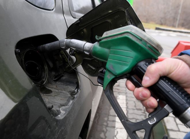 Россиянам предрекли подорожание бензина до 100 рублей за литр