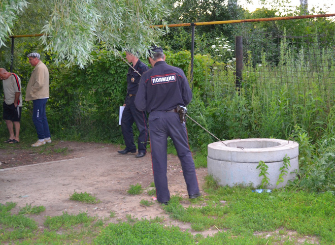 В Рязанском районе 26-летний мужчина упал в колодец и разбился насмерть