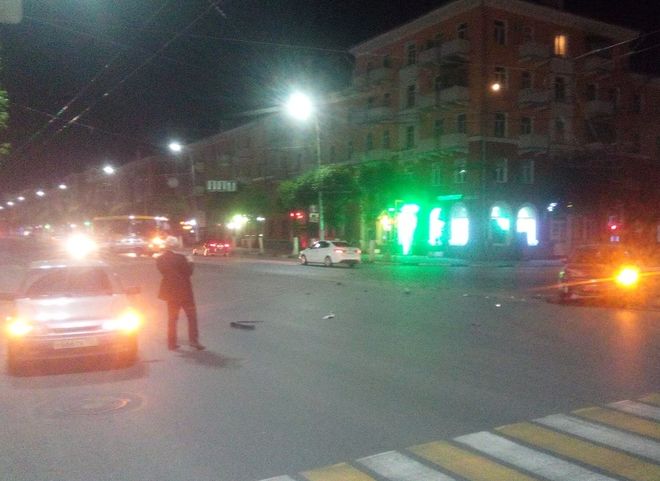 В центре Рязани столкнулись три автомобиля