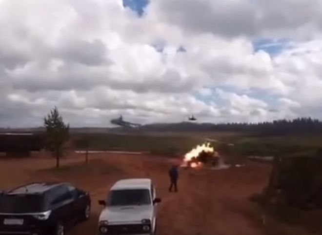 На учениях «Запад-2017» вертолет попал ракетами по зрителям (видео)