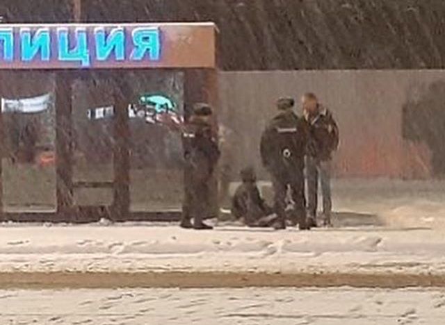 На площади Ленина полицейские скрутили двоих нарушителей