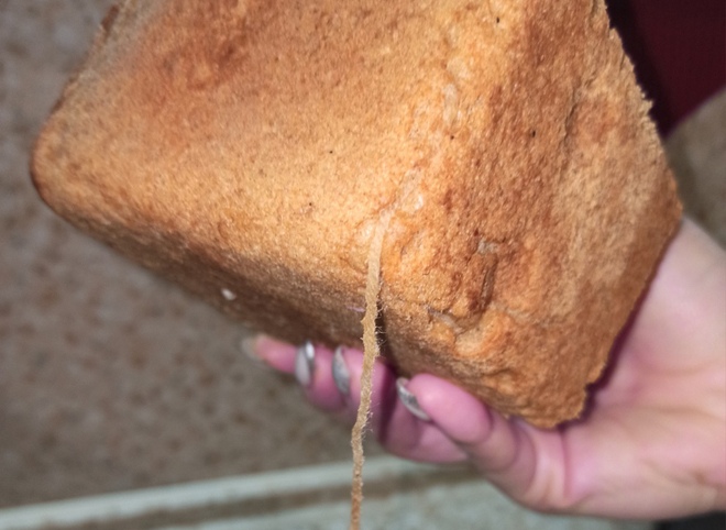 Рязанцы обнаружили веревку в хлебе, купленном в гипермаркете