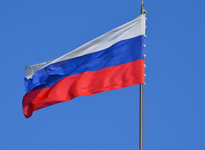 Путин поддержал идею ввести традицию поднимать российский флаг в школах