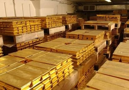 Россия продает свои золотые запасы, чтобы укрепить рубль