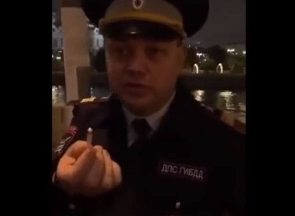 Актера московского театра арестовали за видео, в котором он изображает пьяного гаишника