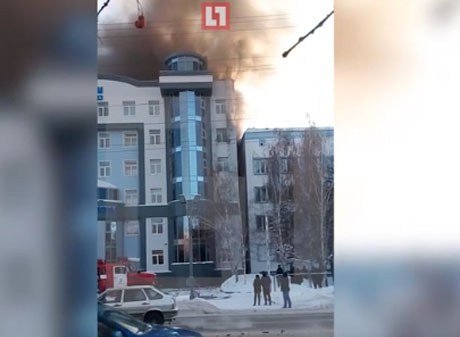 В Томске горит 9-этажный офис «Газпромнефть-Восток» (видео)