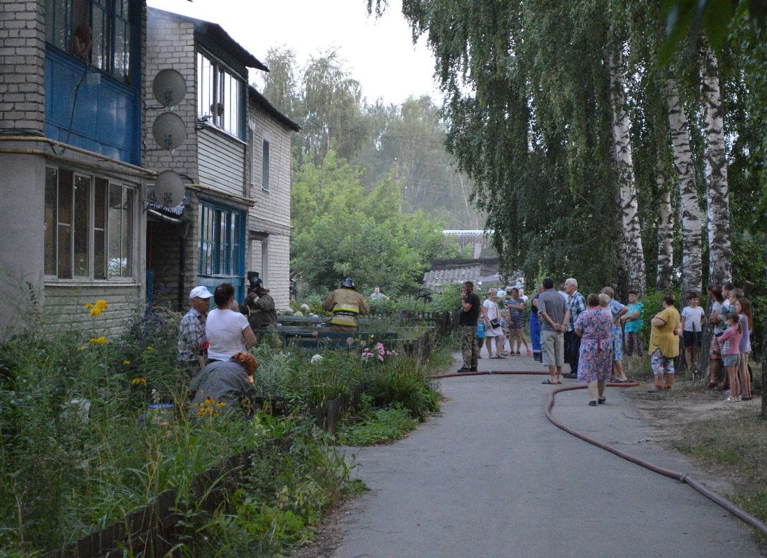 В Старожилове из-за загоревшегося дивана из дома эвакуировали 30 человек