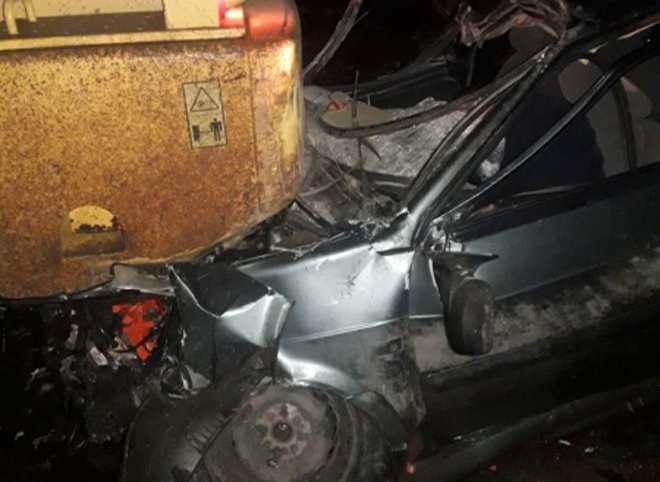 Под Рязанью «четырнадцатая» влетела в трактор, водитель легковушки погиб