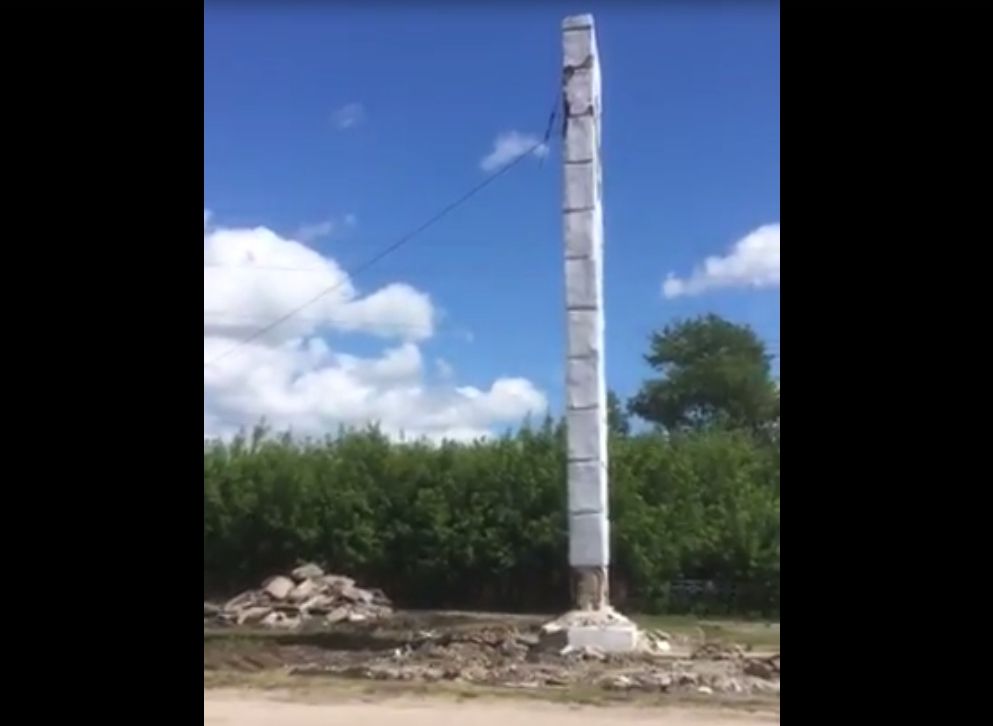 В Сасове снесли советский обелиск (видео)