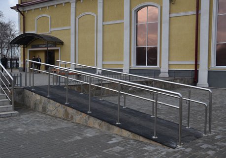 В Рязани суд обязал ТСЖ установить пандус для инвалида