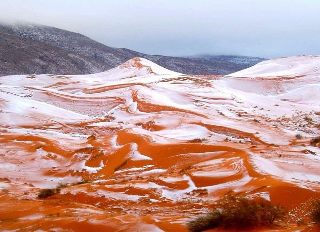 Фото: в Сахаре впервые за почти 40 лет выпал снег