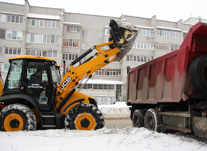 Мэрия организовала вывоз снега с улицы Татарской