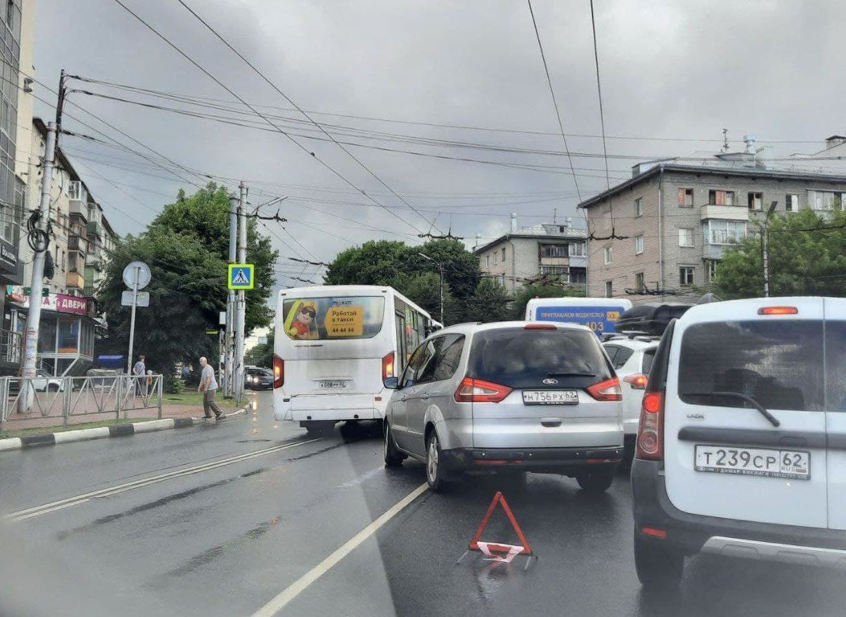 Из-за ДТП на улице Гагарина образовалась «мертвая» пробка