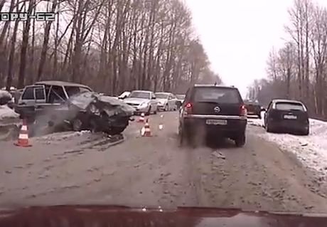 На дороге в Южном промузле столкнулись Ford и ВАЗ-2115 (видео)