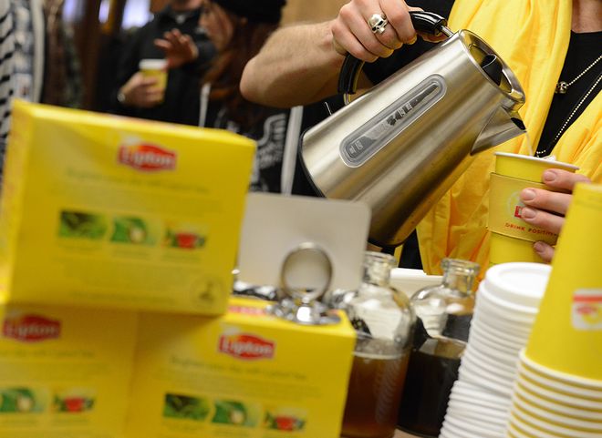 Unilever отказался от продаж в России листового чая Lipton и Brooke Bond