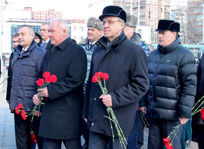Первый заместитель председателя облдумы принял участие в церемонии возложения цветов в память о защитниках Отечества