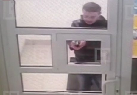 Нападение на аптеку в Петербурге попало на видео