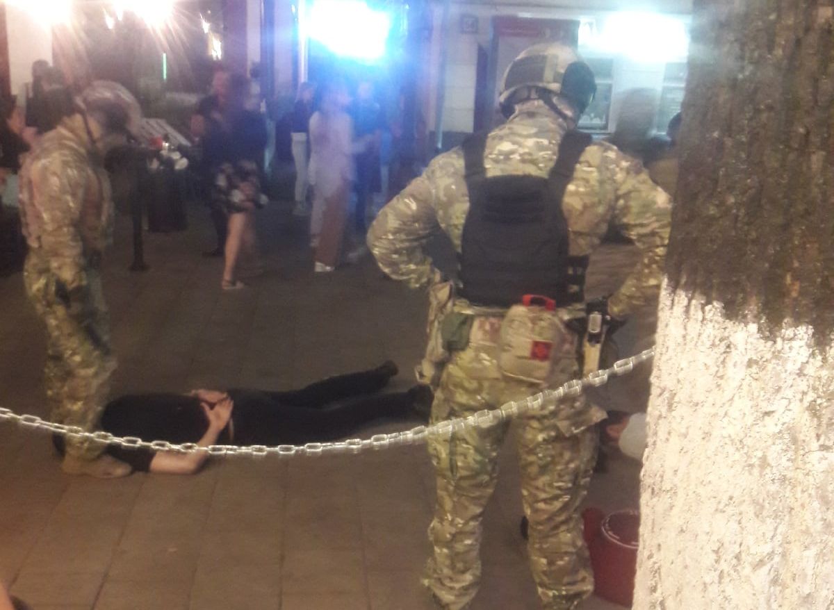 Появились подробности ночных задержаний на улице Почтовой