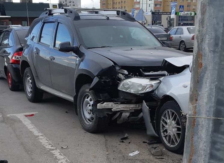 Пенсионерка за рулем Toyota устроила массовую аварию у ТРЦ «Круиз»
