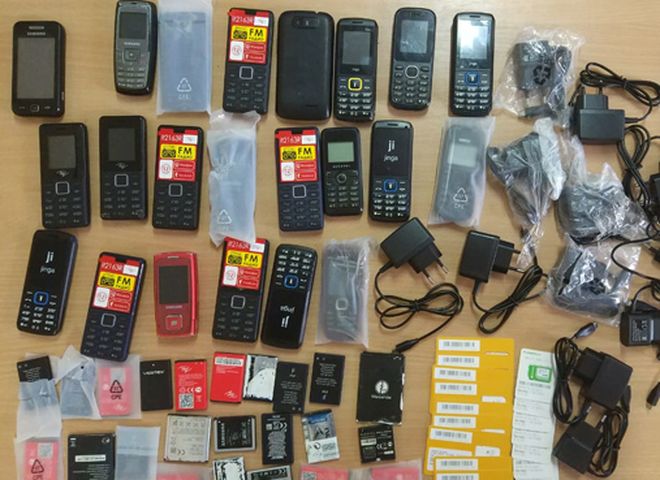 В рязанскую колонию пытались провезти более 20 сотовых телефонов