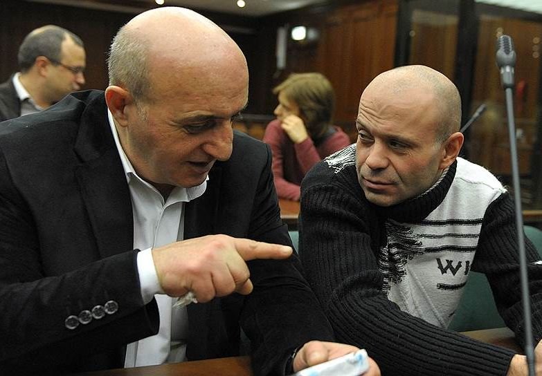 Осужденный Дмитрий Павлюченков (справа)
