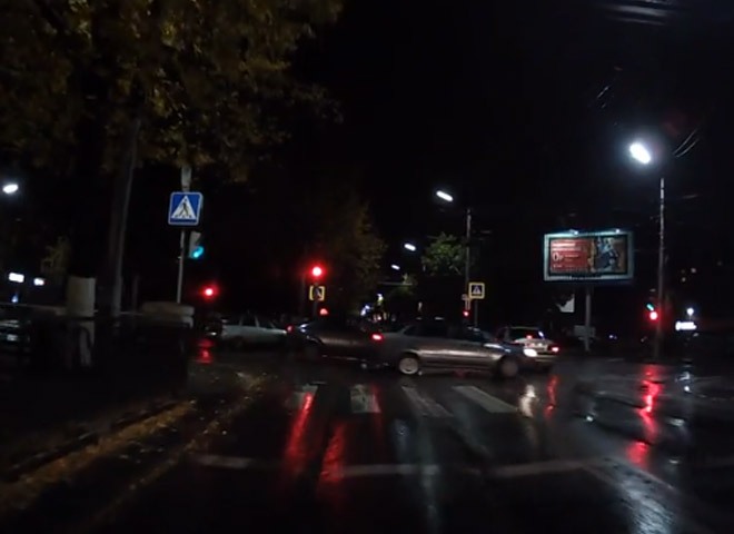 Соцсети: в центре Рязани замечена нетрезвая женщина-водитель (видео)