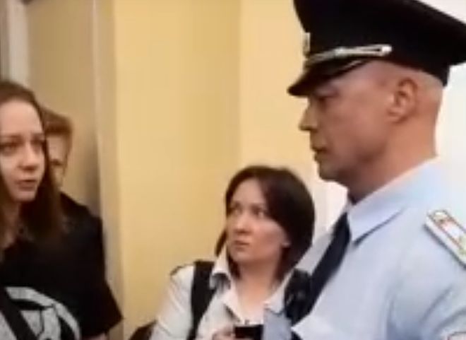 В Санкт-Петербурге засняли «самого ранимого полицейского в России»