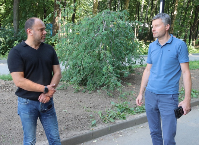 Депутат облдумы Андрей Глазунов проверил выполненные работы по освещению ЦПКиО