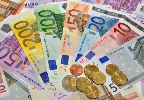 Евро вновь подорожал до 72 рублей