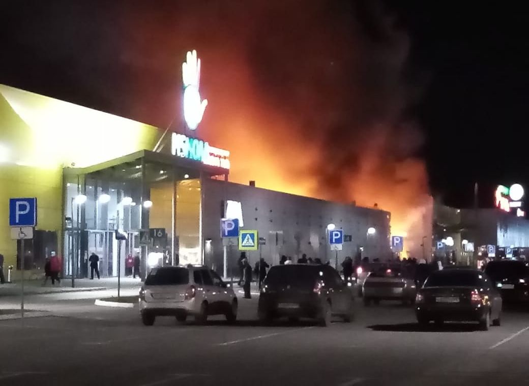 После пожара в «М5 Молле» Любимов поручил проверить торговые центры региона