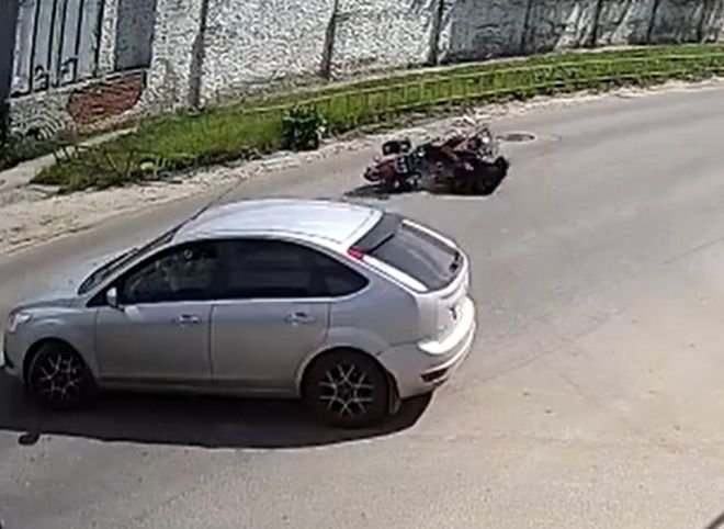 Наезд на байкера на улице Радиозаводской попал на видео