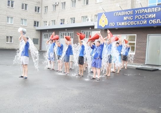 Рязанским спасателям передали эстафету Ice Bucket Challenge