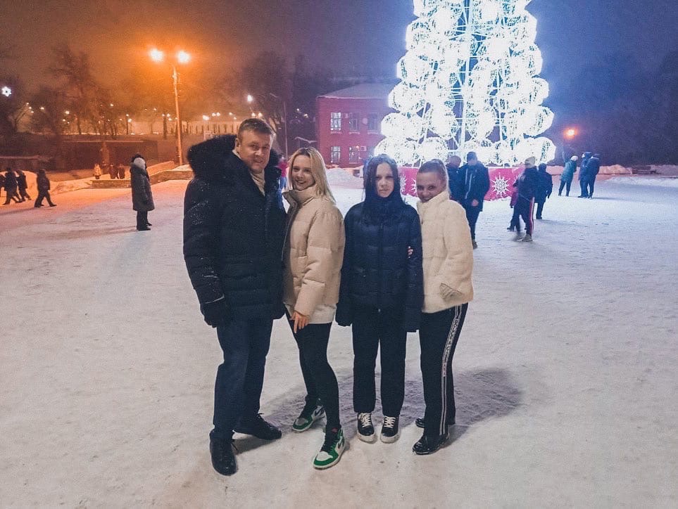 Любимов встретил Новый год вместе с семьей в центре Рязани