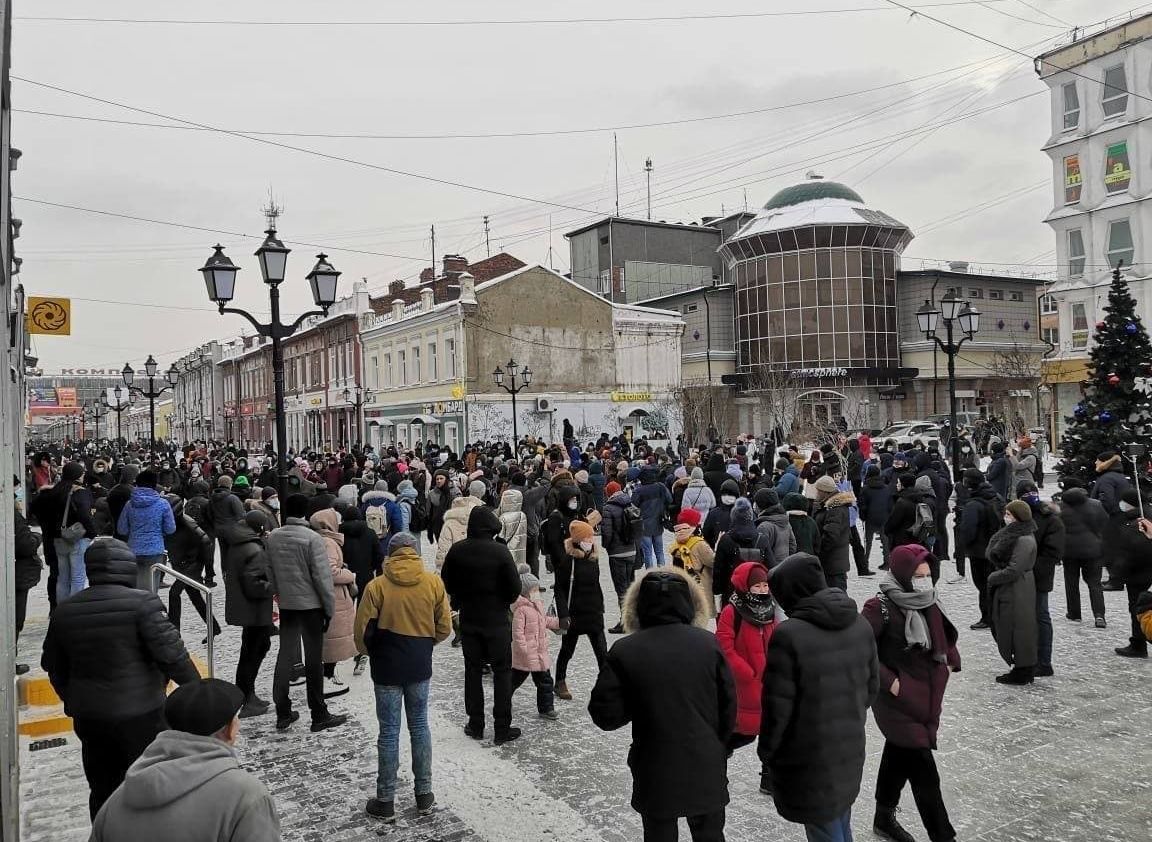 В Иркутске протестующие устроили шествие по городу