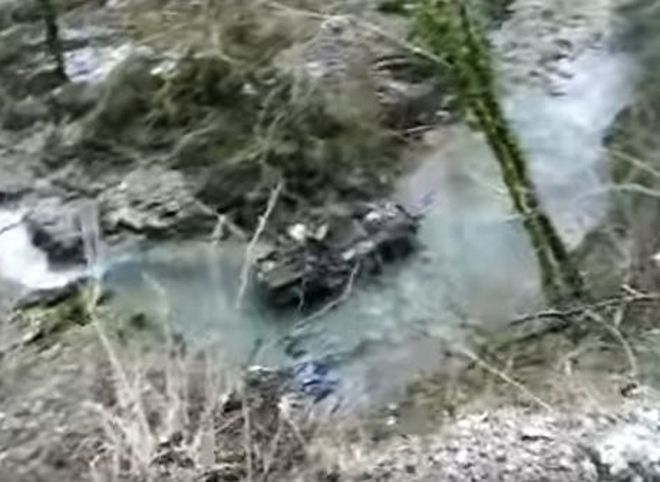 В Абхазии трое российских военных погибли при падении БТР в ущелье (видео)
