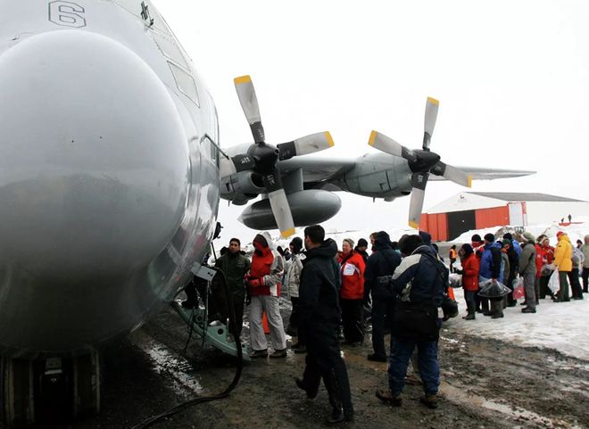 Чилийский военный самолет с 38 людьми разбился по пути в Антарктику