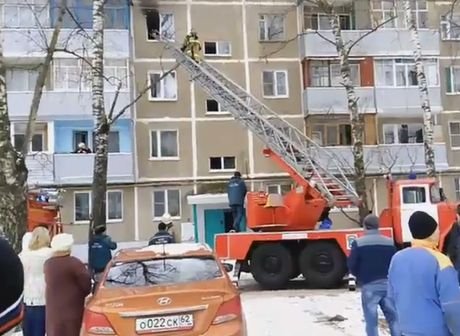 В Рязани горит пятиэтажка (видео)