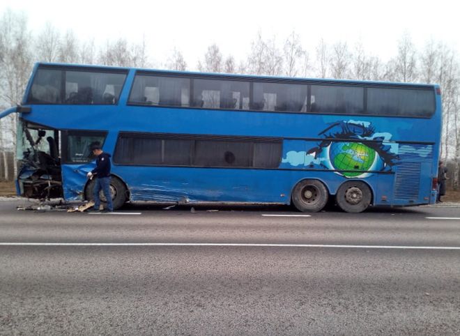В Рязанской области столкнулись автобус и легковушка, есть погибший
