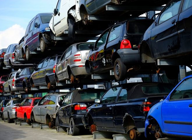 В Госдуме предложили запретить эксплуатацию старых автомобилей