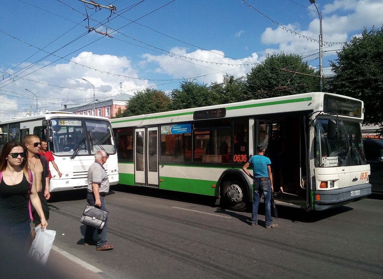 На улице Соборной столкнулись автобус и маршрутка