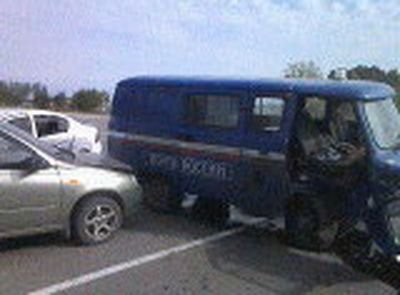 На трассе Рязань — Ряжск произошло массовое ДТП с участием машины «Почты России»