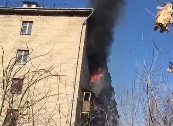 Общежитие на улице Магистральной тушили четыре пожарных расчета