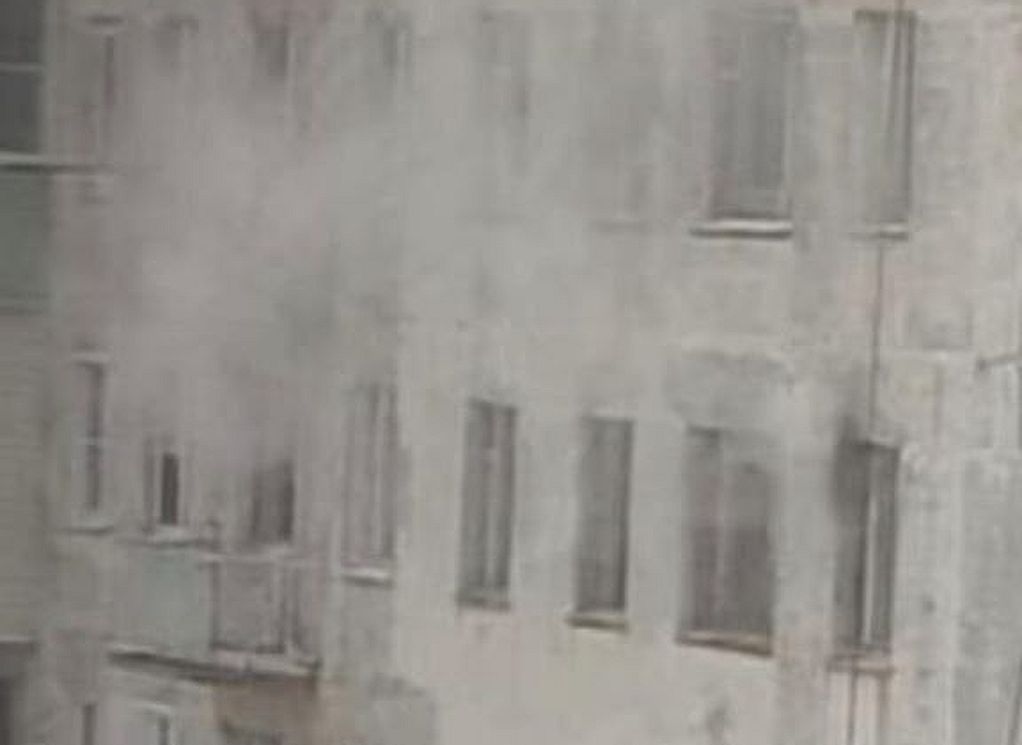 Из-за пожара в скопинской пятиэтажке эвакуировали 20 человек