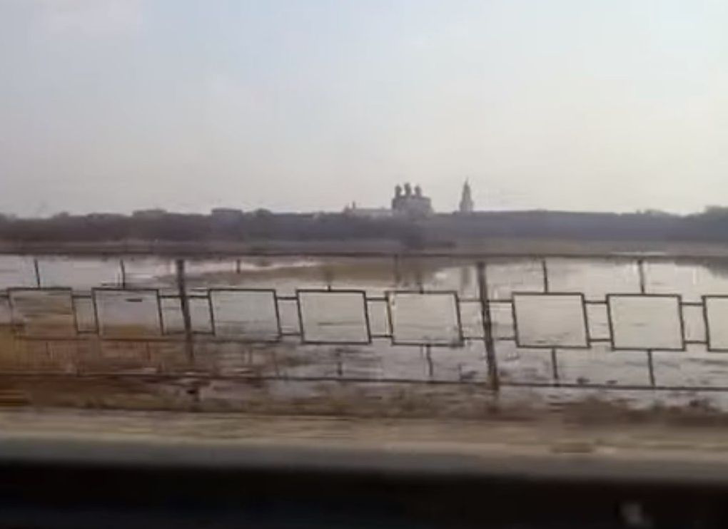 Автолюбитель снял на видео «море» у Рязанского кремля