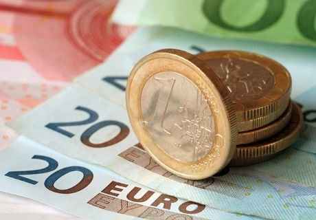 Официальный курс евро вырос на 1,24 рубля