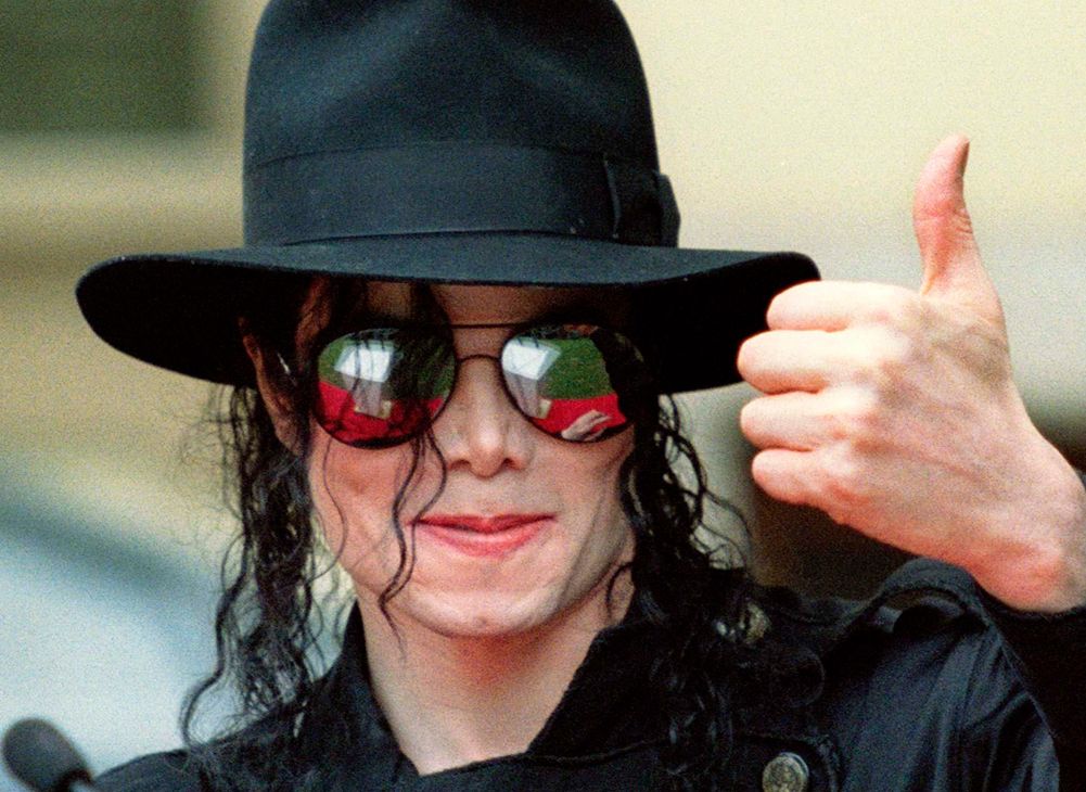 Майкл Джексон возглавил рейтинг самых высокооплачиваемых мертвецов от Forbes