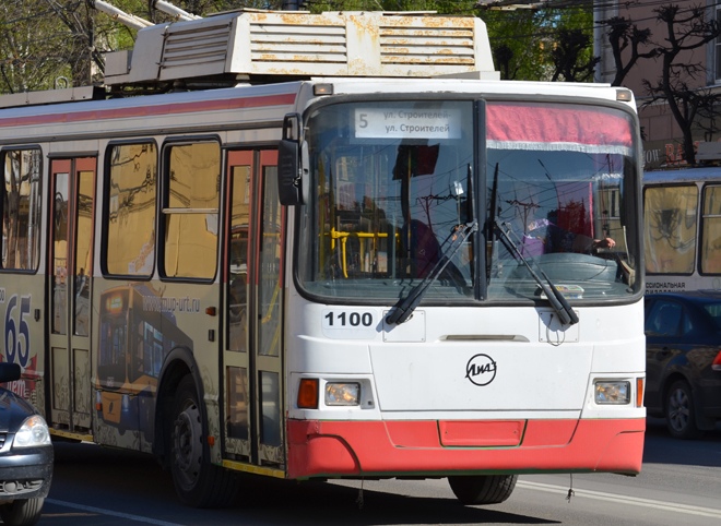 Из-за перекрытия на улице Островского изменена схема движения двух троллейбусов