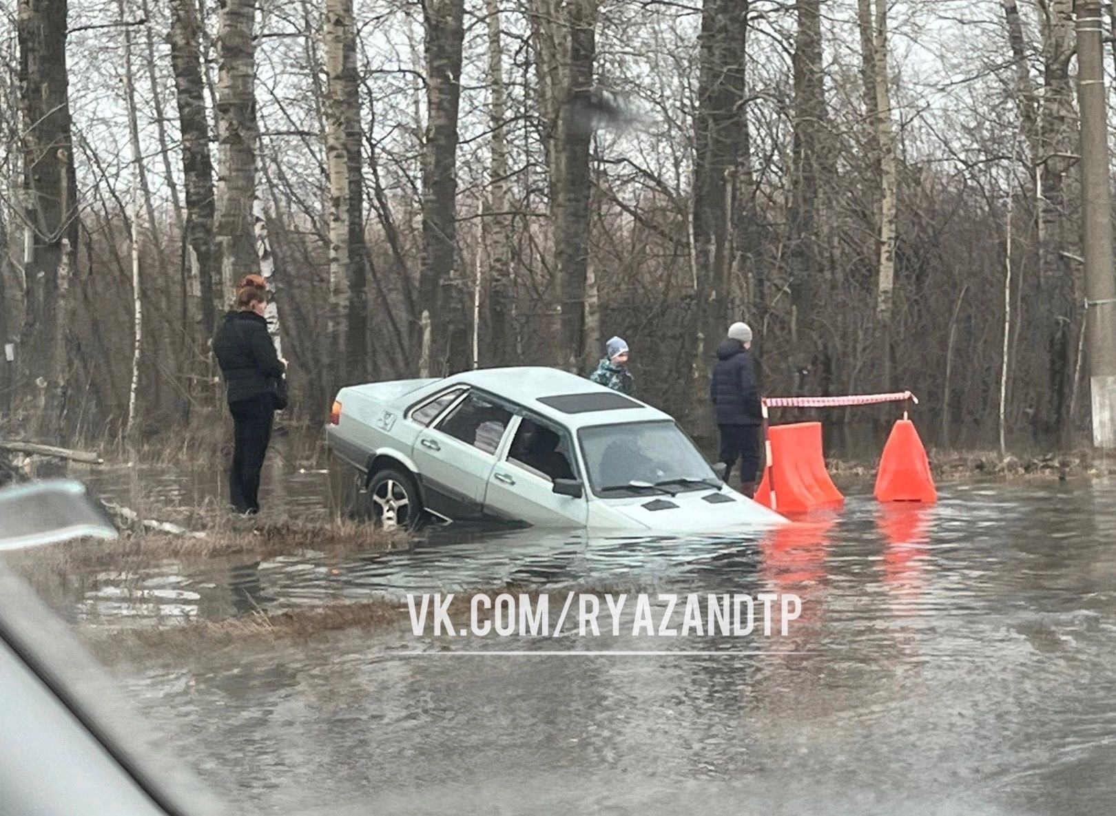 В Дягилеве утонула еще одна машина