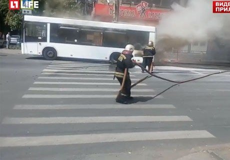 Из-за жары в Самаре загорелся пассажирский автобус (видео)