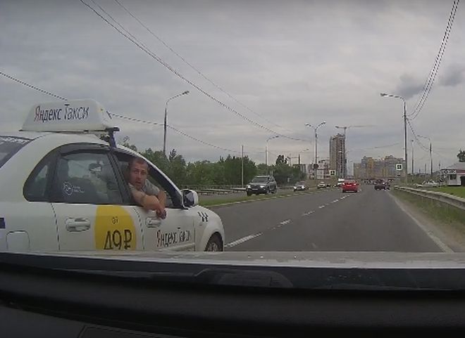 В Рязани засняли неадекватного «Яндекс-таксиста»